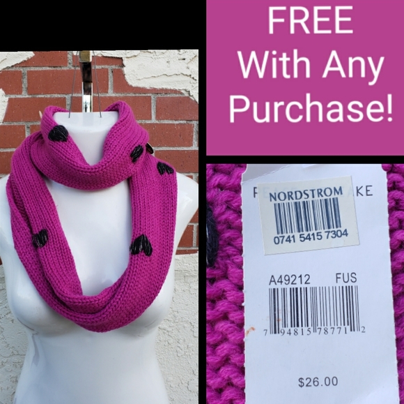 NEW $26 women NORDSTROM knitted pink scarf hearts - Picture 1 of 11